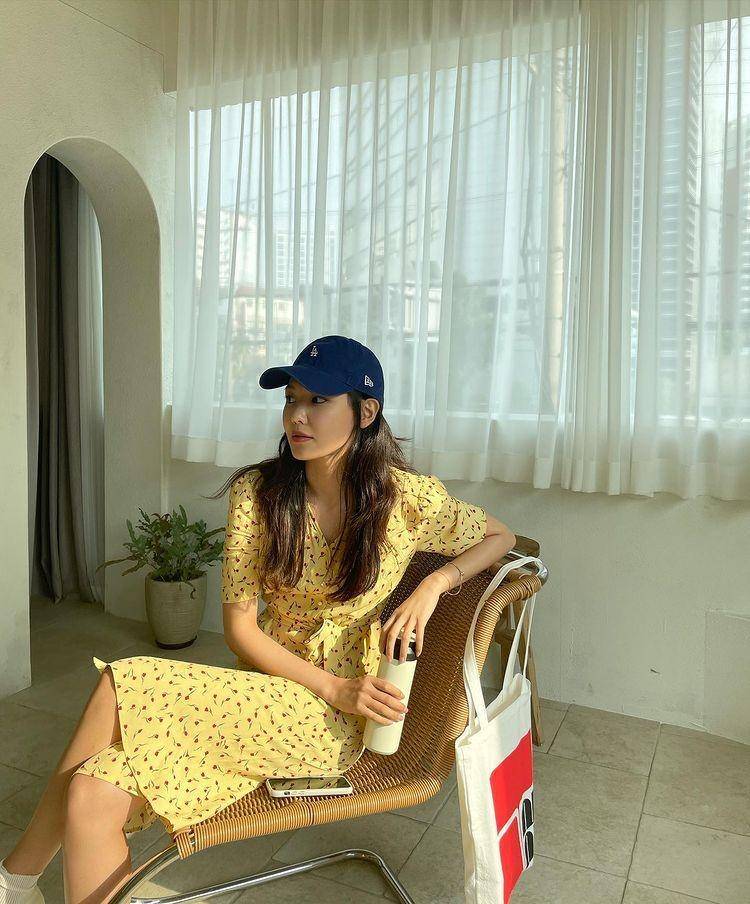 Inspirasi summer outfit ala Choi Sooyoung (instagram.com/sooyoungchoi)