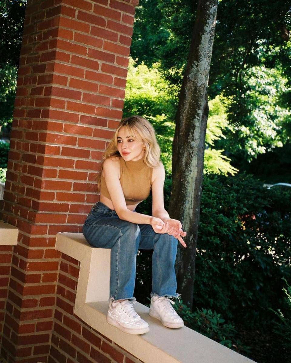 Sabrina Carpenter (instagram.com/sabrinacarpenter)