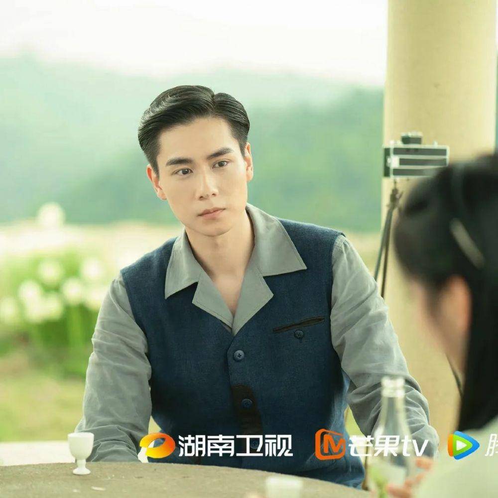 Poster CDrama Defying The Storm (dok. Tencent Video/Defying The Storm)