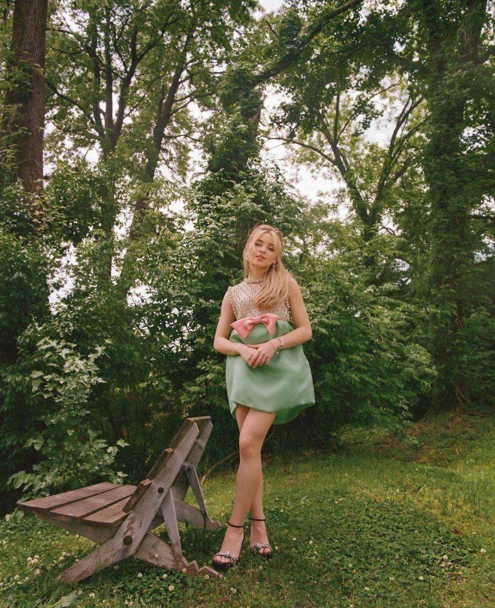 Sabrina Carpenter (instagram.com/sabrinacarpenter)