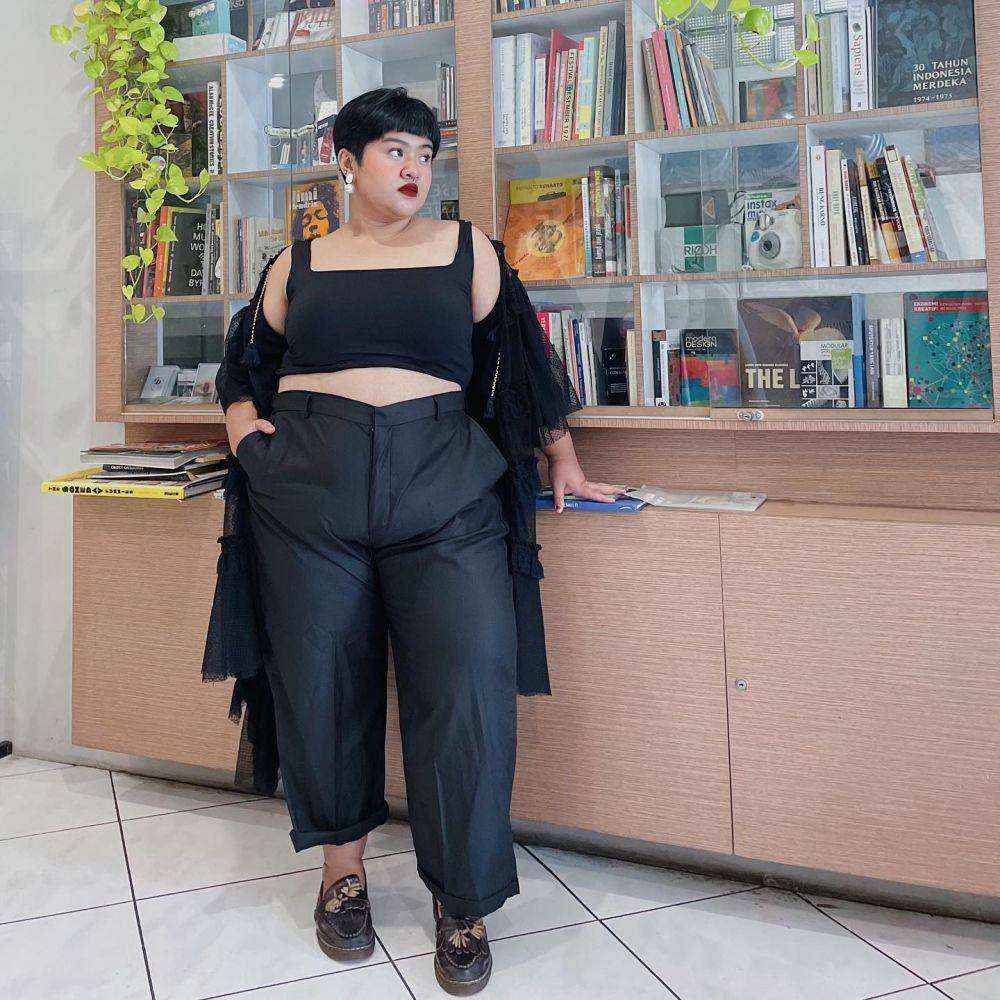 mix and match celana panjang ala Tira Emon (instagram.com/tiraemon)