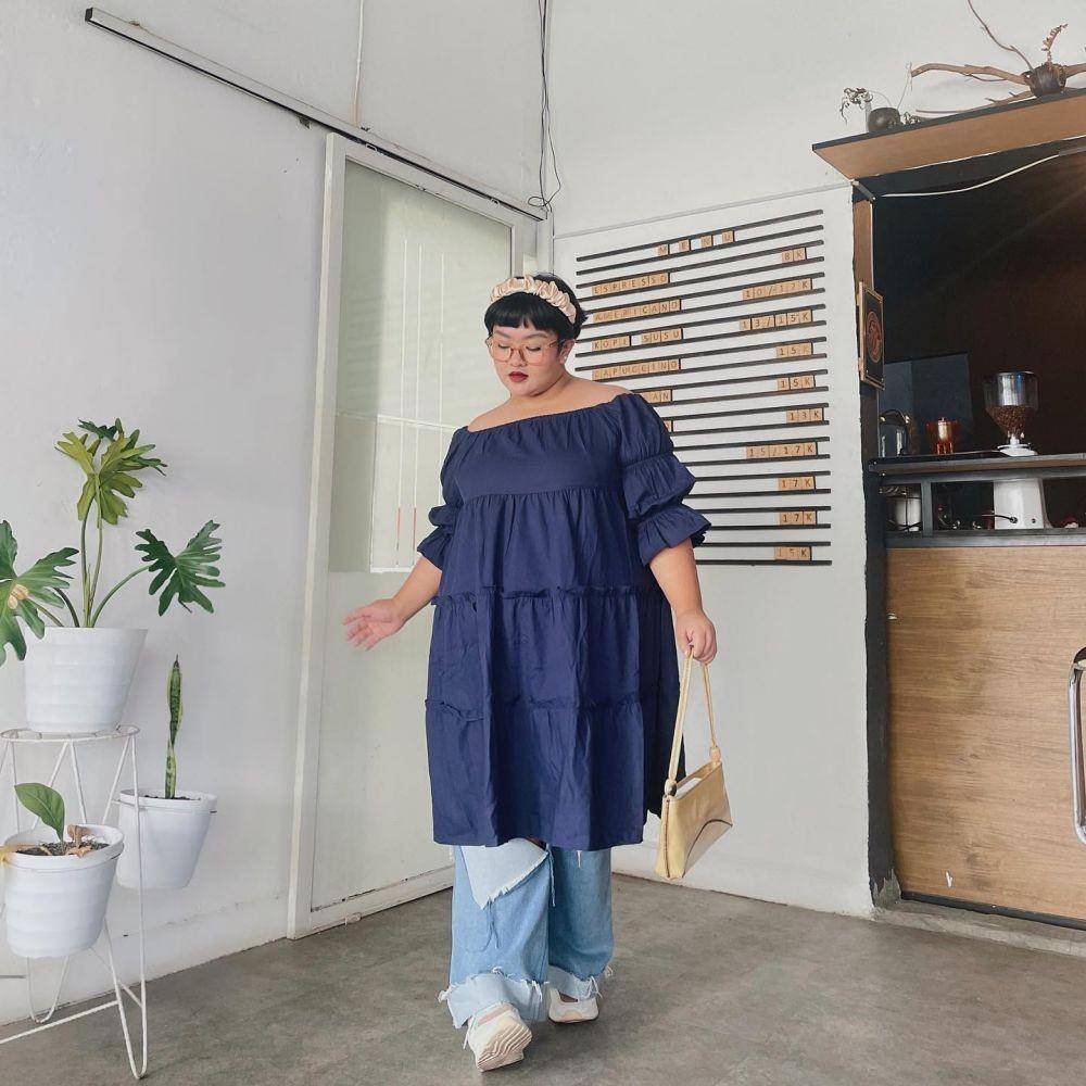 mix and match celana panjang ala Tira Emon (instagram.com/tiraemon)