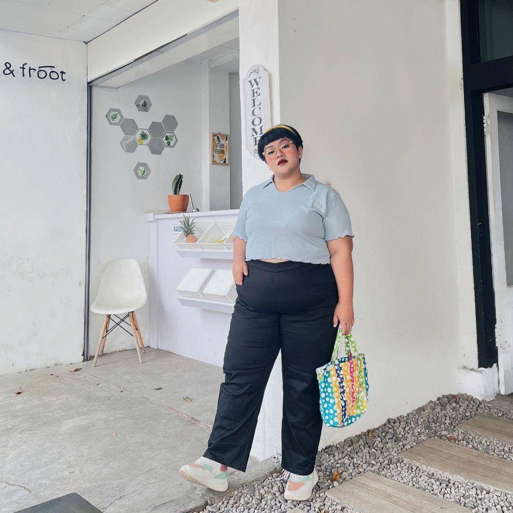 mix and match celana panjang ala Tira Emon (instagram.com/tiraemon)