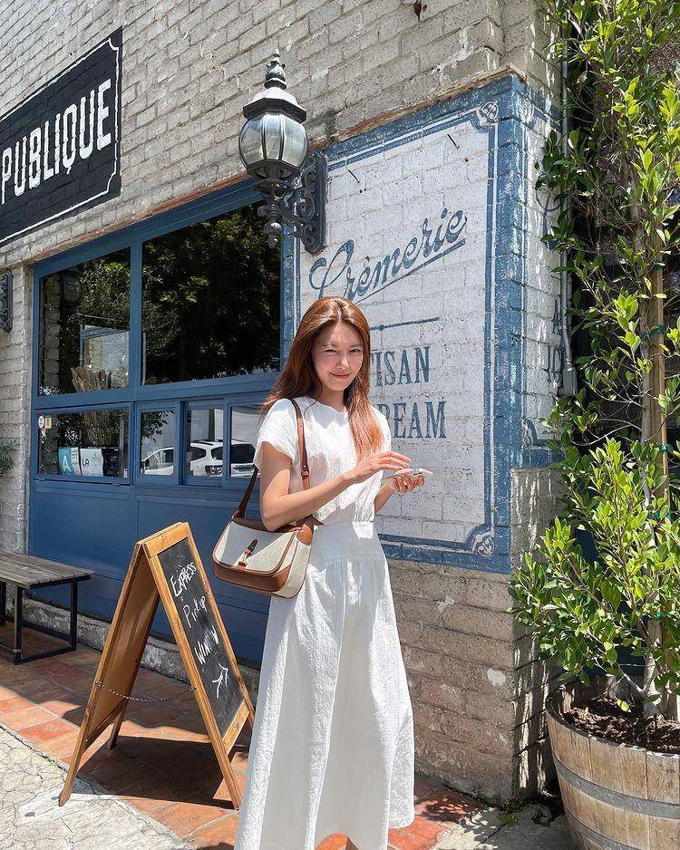 Inspirasi summer outft ala Choi Sooyoung (instagram.com/sooyoungchoi)