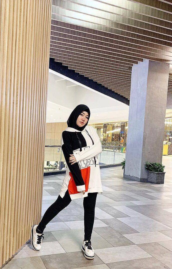 OOTD casual ala Via Vallen (instagram.com/viavallen)
