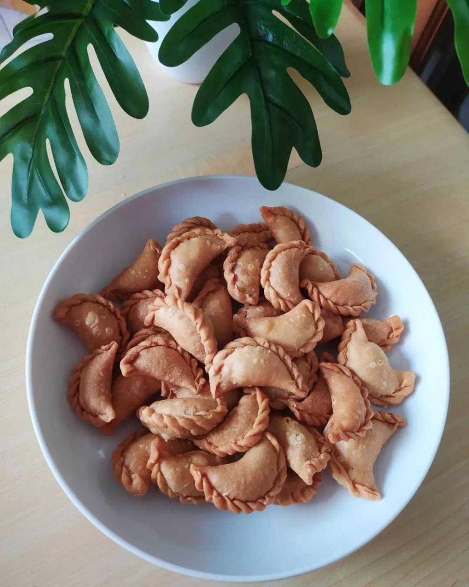 pastel isi abon (instagram.com/sevania_almira_gunawi)
