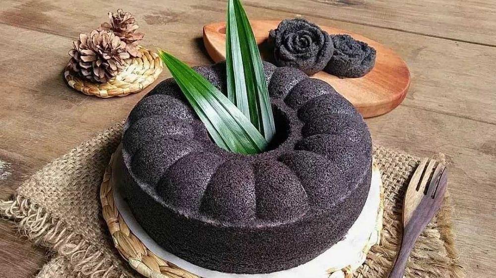 Bolu ketan hitam (instagram.com/seoooah)