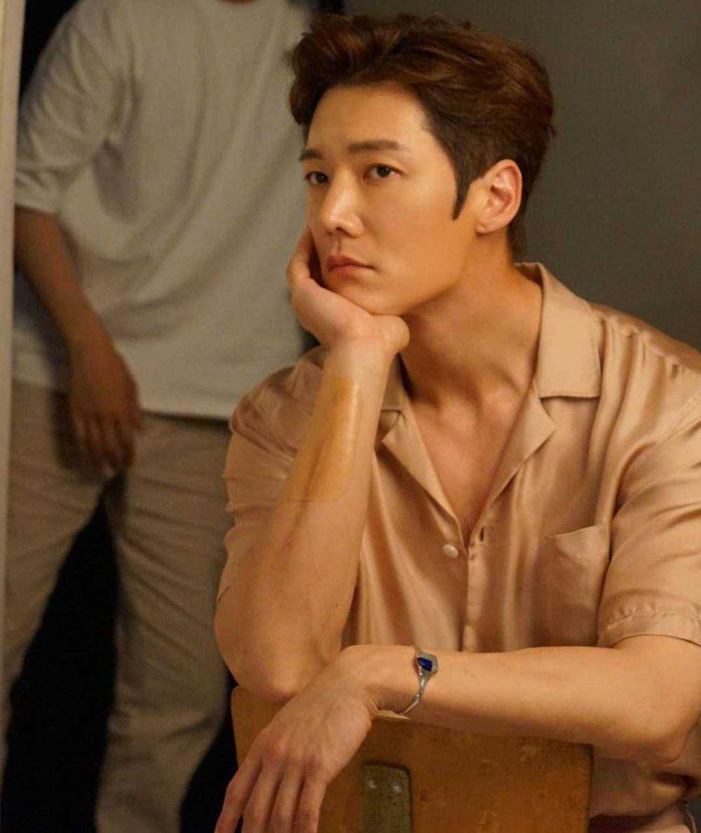 Choi Jin Hyuk (instagram.com/real_jinhyuk)