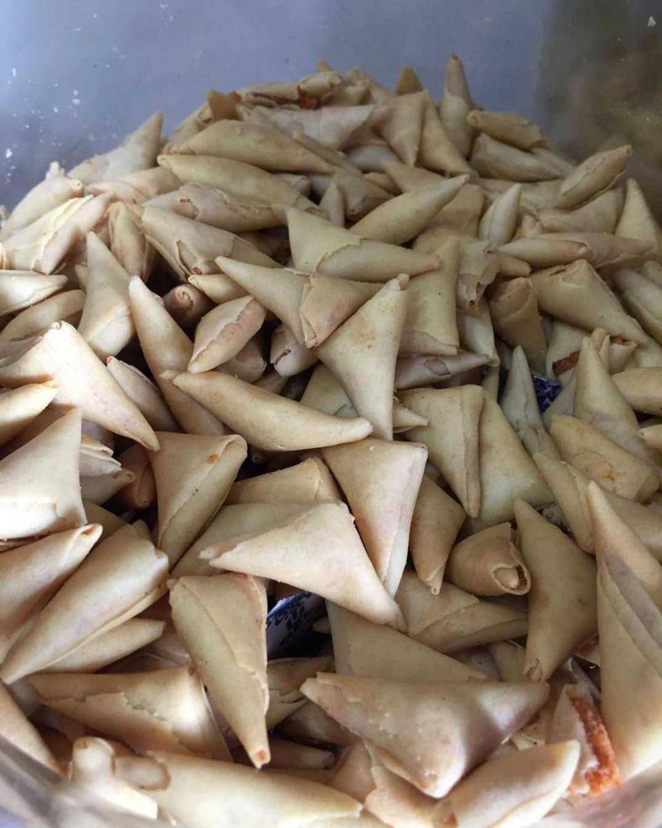 samosa isi abon (instagram.com/rumahsnackmakassar)