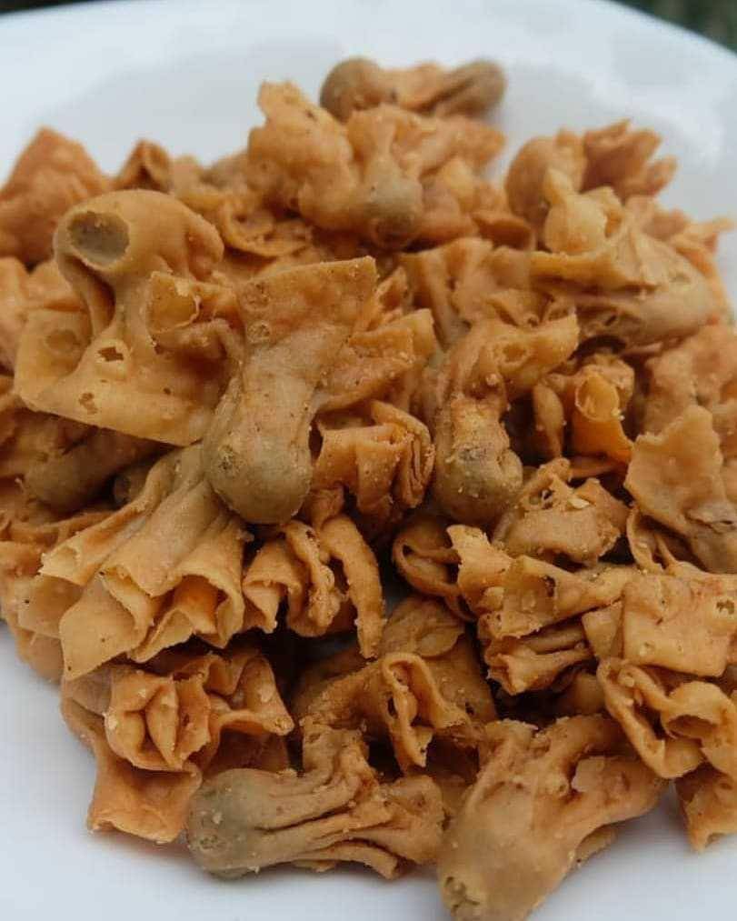 Kue bawang isi abon (instagram.com/zahrinaazhar)