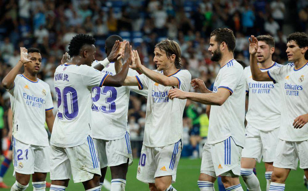 Para pemain Real Madrid melakukan selebrasi setelah Vinicius Jr mencetak gol ke gawang Levante di LaLiga. (twitter.com/LaLigaEN)