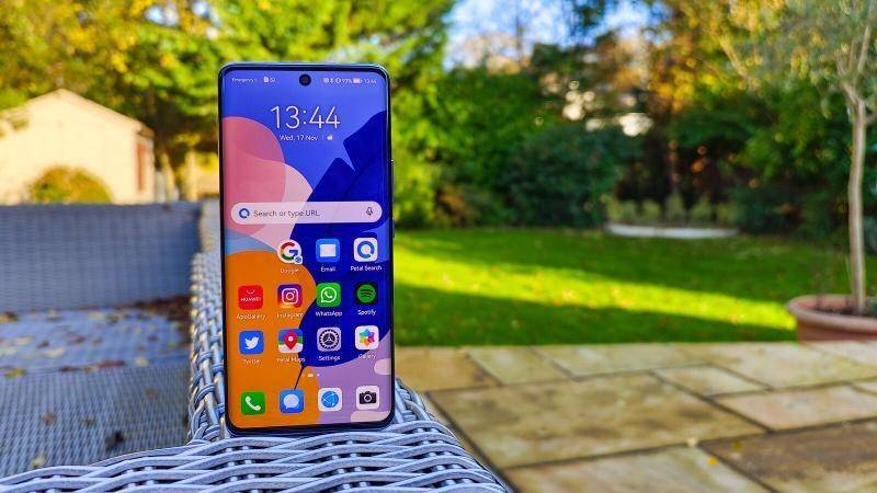 Huawei nova 9 (techadvisor.com)