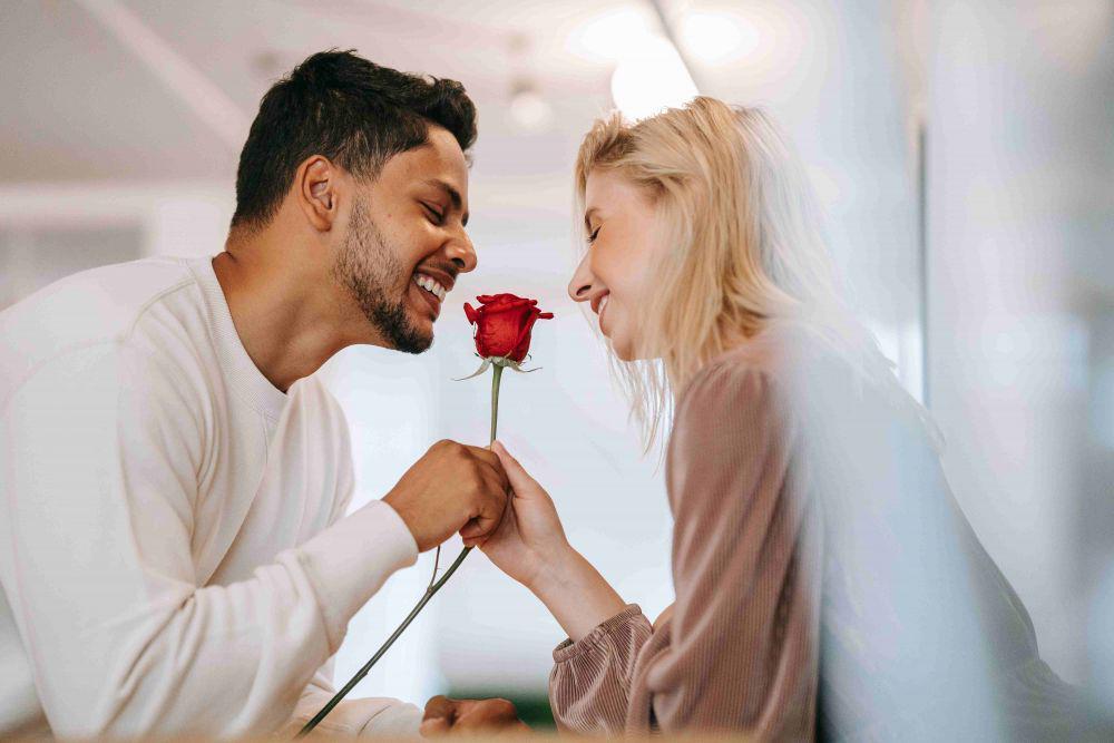 5 Tips Menunjukkan Rasa Cinta ke Pasangan yang Bikin Kian Bahagia
