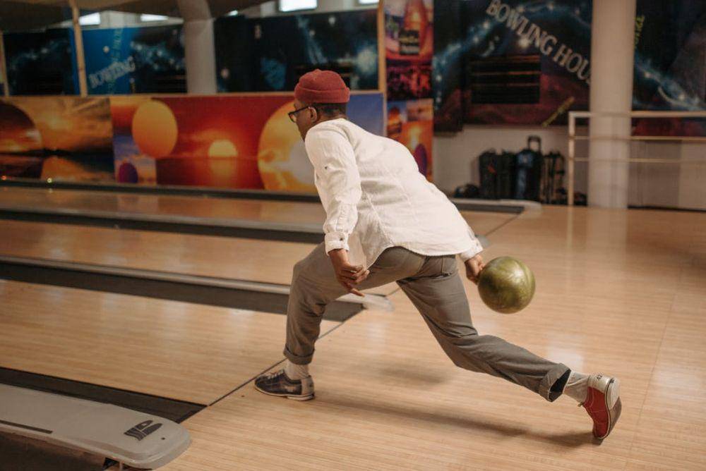 Ilustrasi olahraga bowling (pexels.com/Pavel Danilyuk)