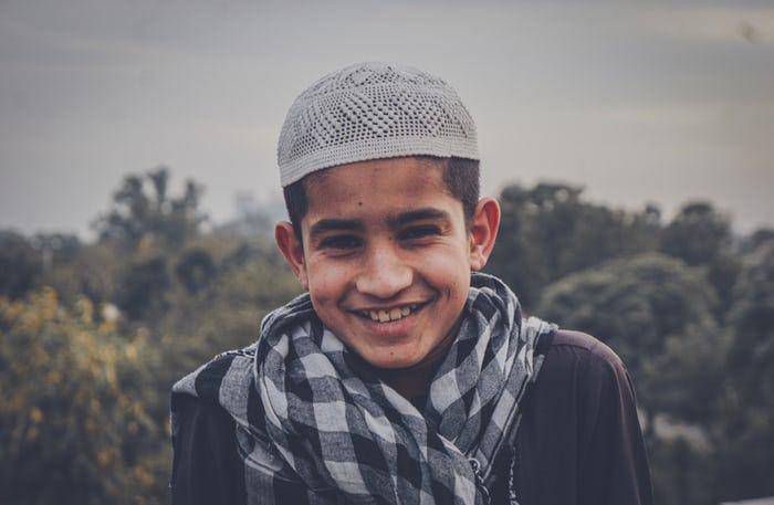 ilustrasi anak yang tersenyum (unsplash.com/Karamat Ali)