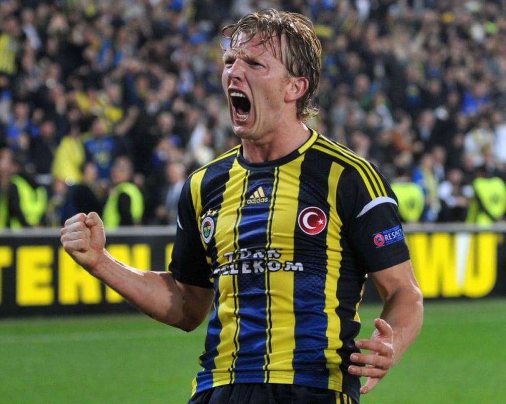 potret Dirk Kuyt berseragam Fenerbahce (twitter.com/europaleague)
