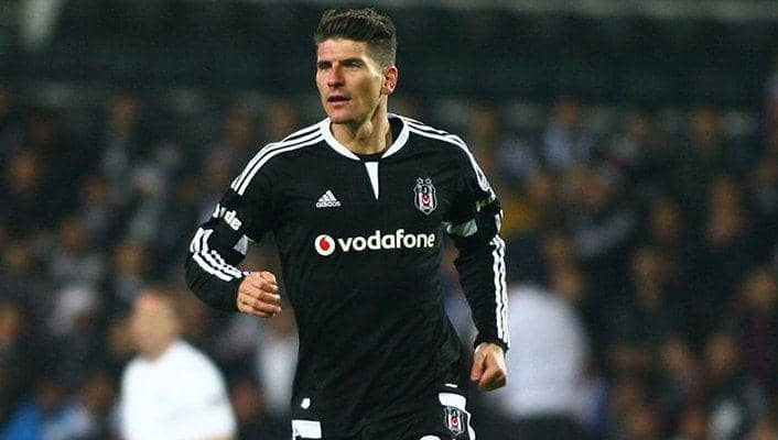 potret Mario Gomez berseragam Besiktas (twitter.com/besiktas)