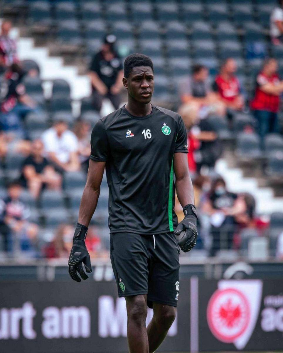 Boubacar Fall saat membela AS Saint-Étienne di Ligue 1. (instagram.com/boubacarfall_16/)