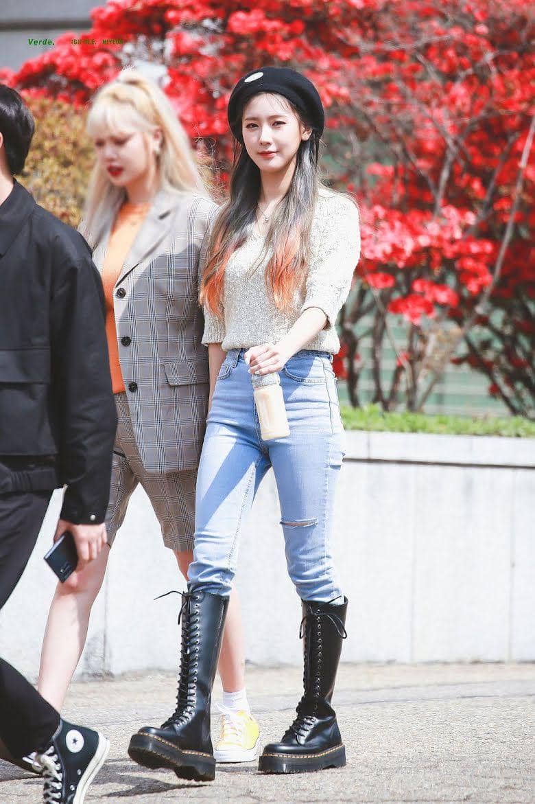 celana jeans member (G)I-DLE (koreaboo.com)