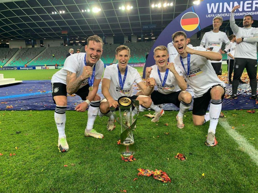 Nico Schlotterbeck menjuarai Euro U-21 tahun 2021 bersama Jerman. (instagram.com/nico.schlotterbeck)