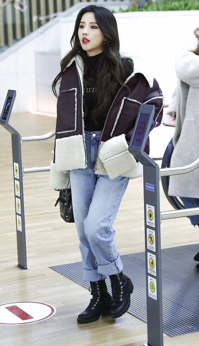 celana jeans ala member (G)I-DLE (twitter.com/karinaa00480465)