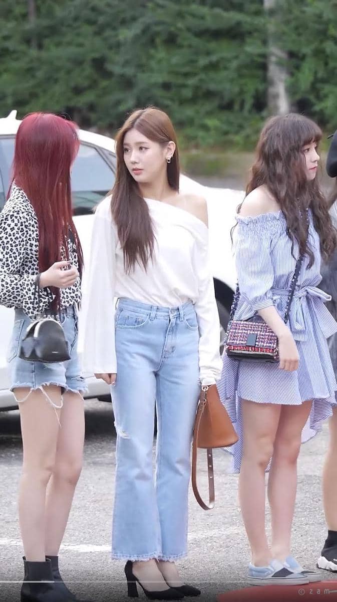 celana jeans member (G)I-DLE (koreaboo.com)