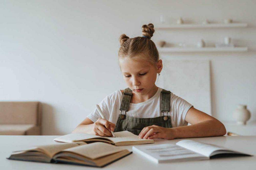 ilustrasi anak belajar (pexels.com/Olia Danilevich)