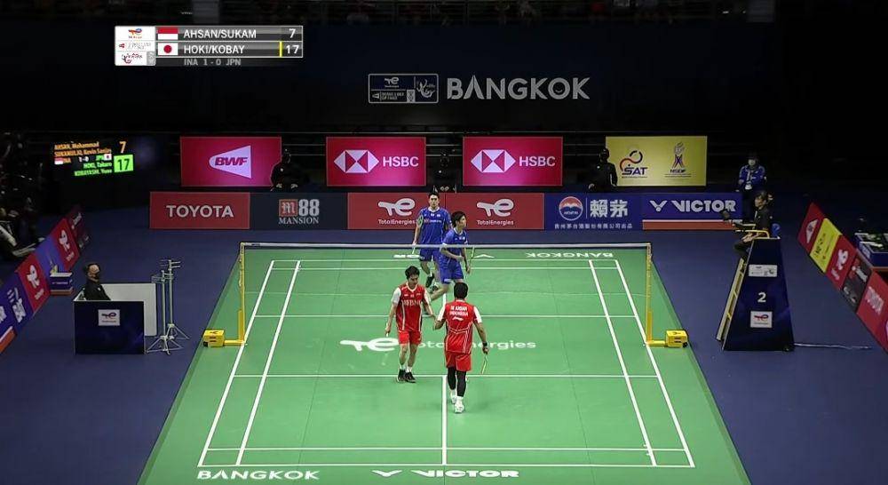 Pertandingan semifinal ganda putra Thomas Cup 2022 Indonesia vs. Jepang pada, Jumat (13/5/2022) di Impact Arena, Bangkok, Thailand. (dok. youtube.com/BWF TV)