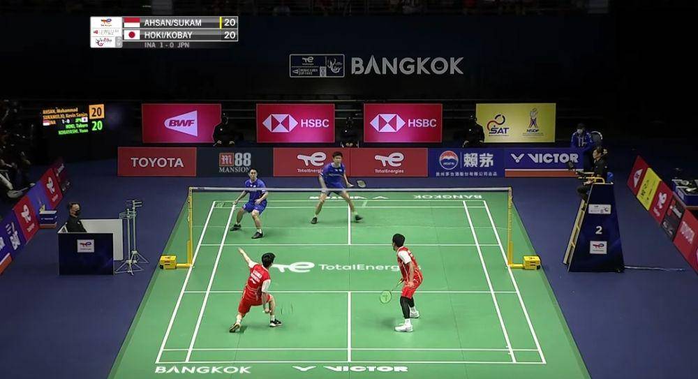 Pertandingan semifinal ganda putra Thomas Cup 2022 Indonesia vs. Jepang pada, Jumat (13/5/2022) di Impact Arena, Bangkok, Thailand. (dok. youtube.com/BWF TV)
