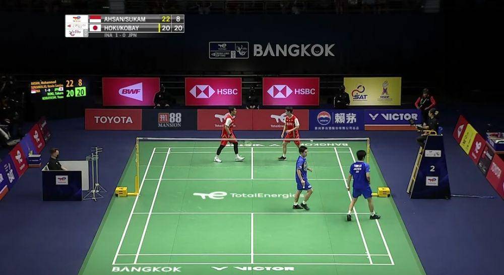 Pertandingan semifinal ganda putra Thomas Cup 2022 Indonesia vs. Jepang pada, Jumat (13/5/2022) di Impact Arena, Bangkok, Thailand. (dok. youtube.com/BWF TV)