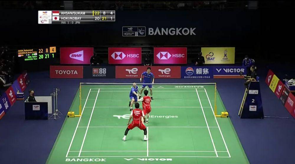 Pertandingan semifinal ganda putra Thomas Cup 2022 Indonesia vs. Jepang pada, Jumat (13/5/2022) di Impact Arena, Bangkok, Thailand. (dok. youtube.com/BWF TV)