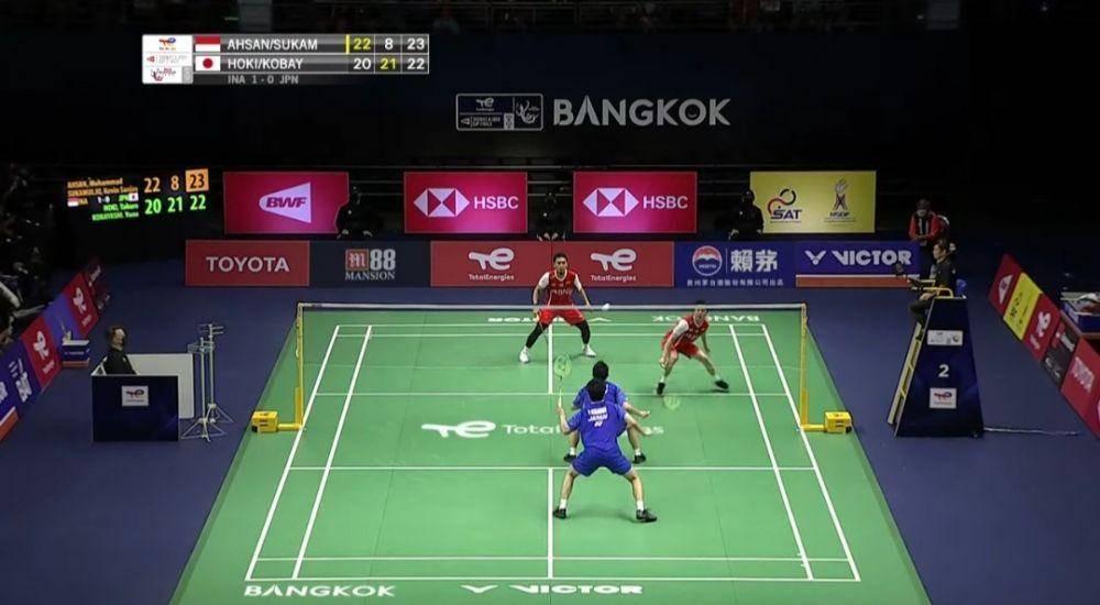 Pertandingan semifinal ganda putra Thomas Cup 2022 Indonesia vs. Jepang pada, Jumat (13/5/2022) di Impact Arena, Bangkok, Thailand. (dok. youtube.com/BWF TV)