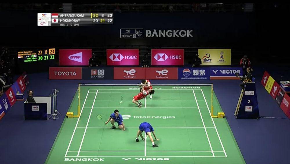 Pertandingan semifinal ganda putra Thomas Cup 2022 Indonesia vs. Jepang pada, Jumat (13/5/2022) di Impact Arena, Bangkok, Thailand. (dok. youtube.com/BWF TV)