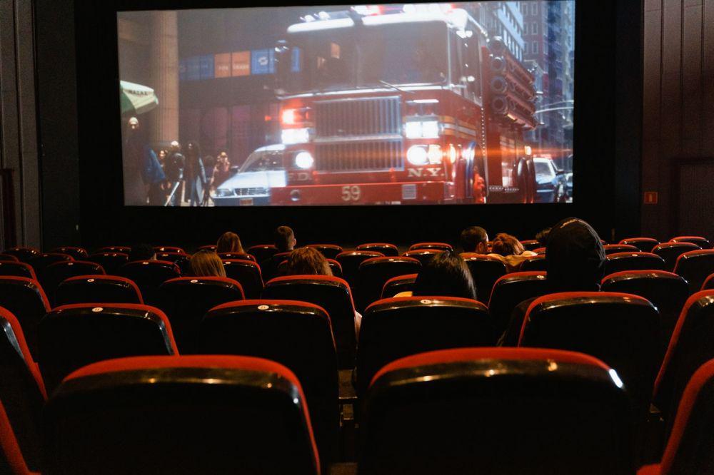 5 Etika Penting Saat Nonton Film di Bioskop, Wajib Dicatat!