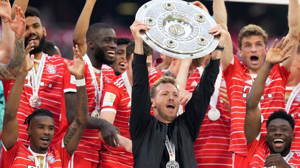 Bayern Munich merayakan gelar Bundesliga 2021/2022. (fcbayern.com)