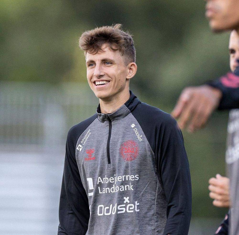 Jesper Lindstrom dalam sesi latihan Eintrach Frankfurt (instagram.com/jesperlindstroem18)