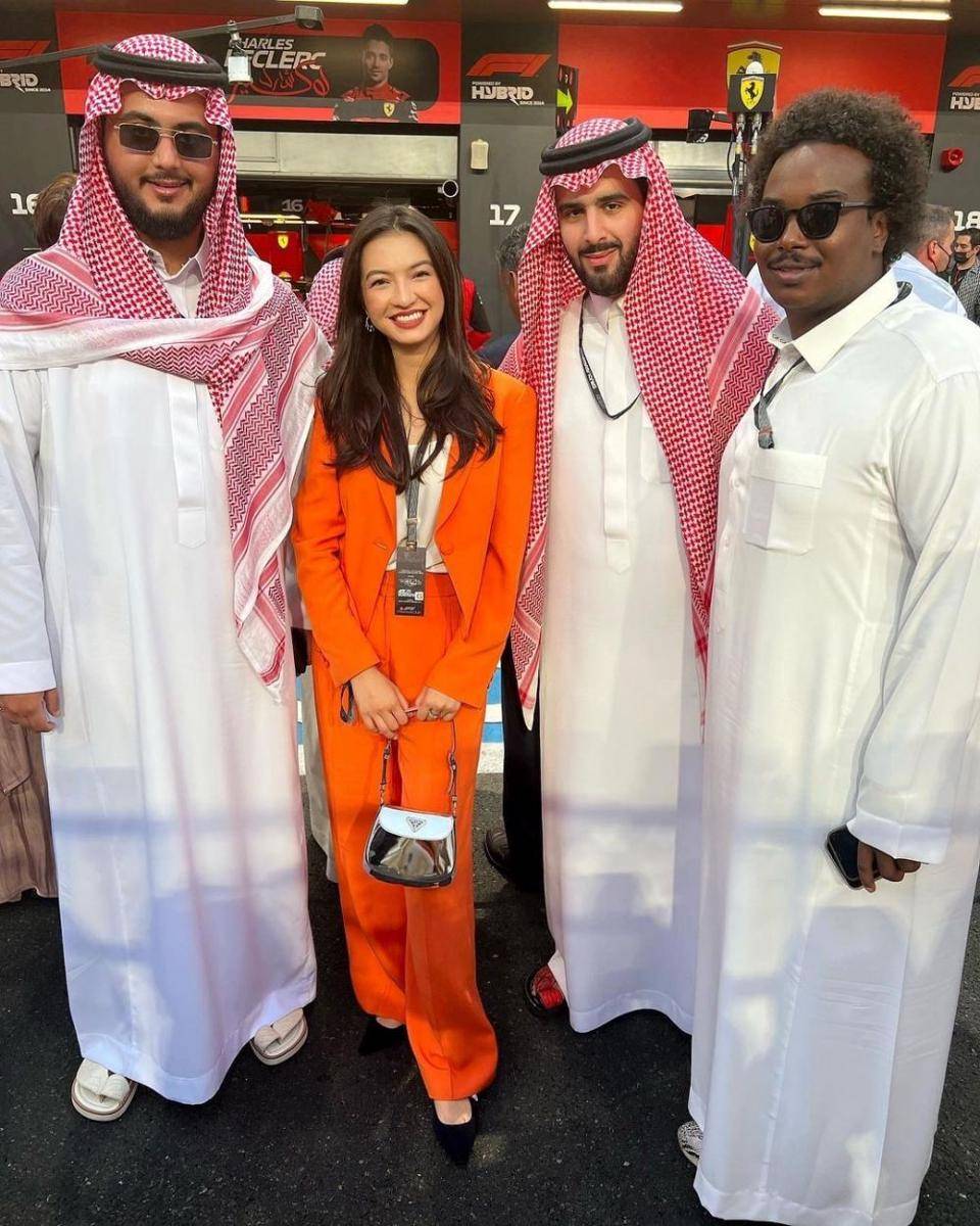 OOTD ngampus ala Raline Shah (instagram.com/ralineshah)