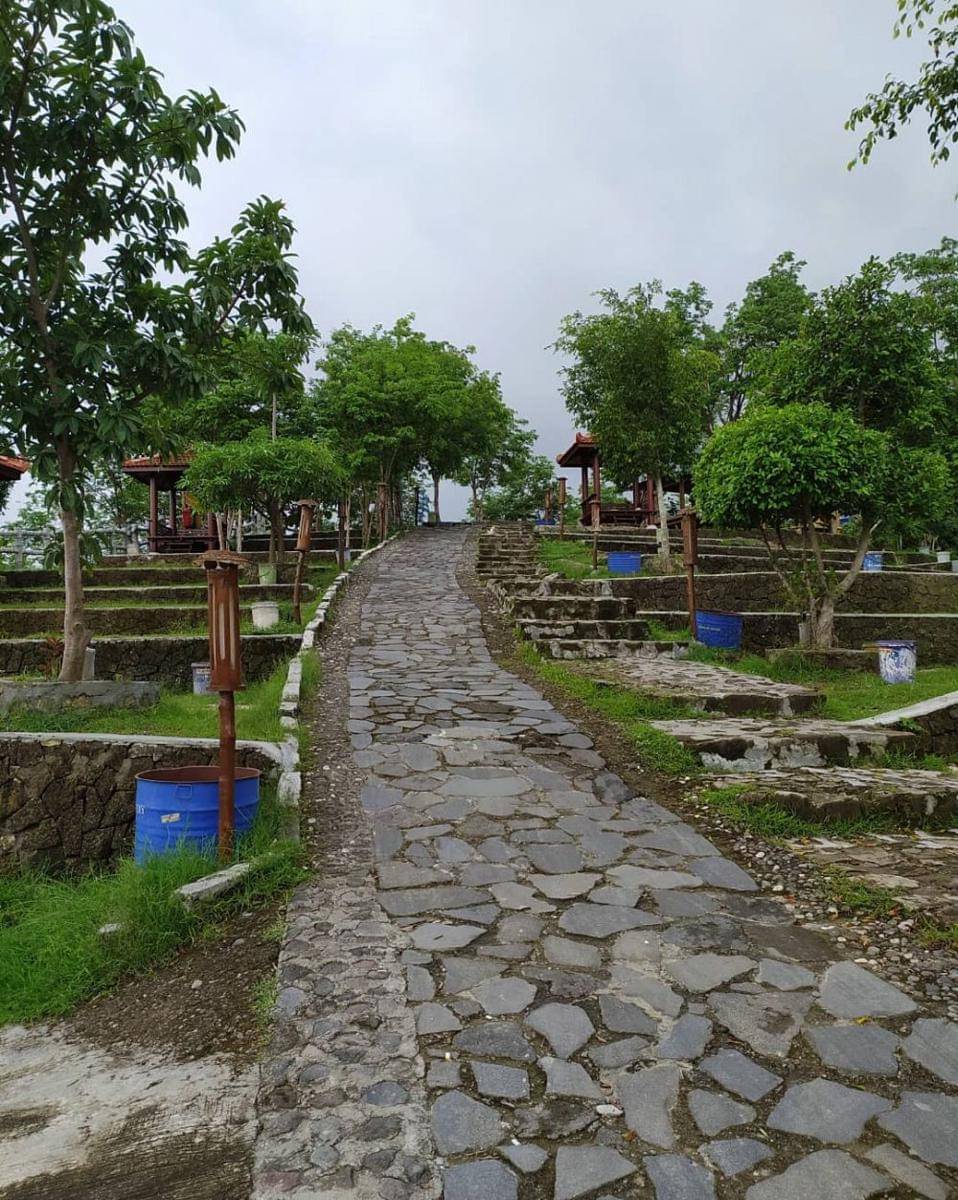 Puncak Sosok (instagram.com/ruang.sejenak)