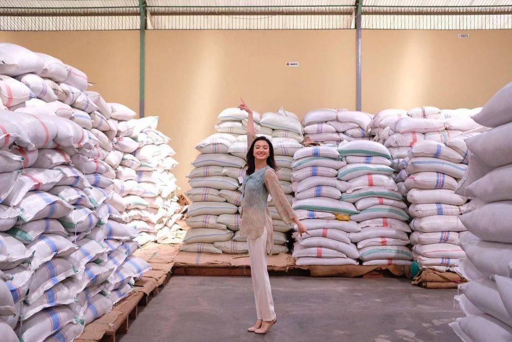 OOTD ngampus ala Raline Shah (instagram.com/ralineshah)