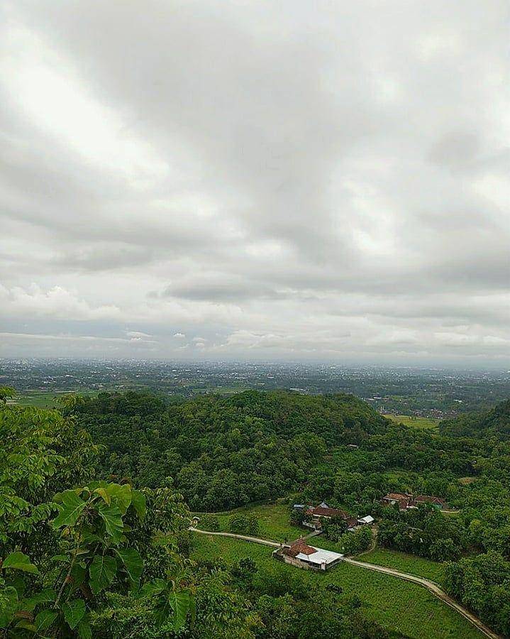 pemandangan dari Puncak Sosok (instagram.com/ruang.sejenak)