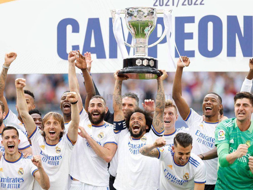 Real Madrid merayakan gelar juara LaLiga 2021/2022. (realmadrid.com)