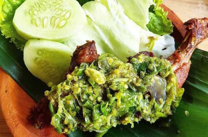Ayam Penyet Sambel Ijo (instagram.com/wisatakuliner.padang)