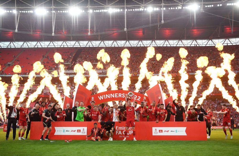 Para pemain Liverpool merayakan trofi Piala FA 2021/2022 (twitter.com/ThaiLFC)
