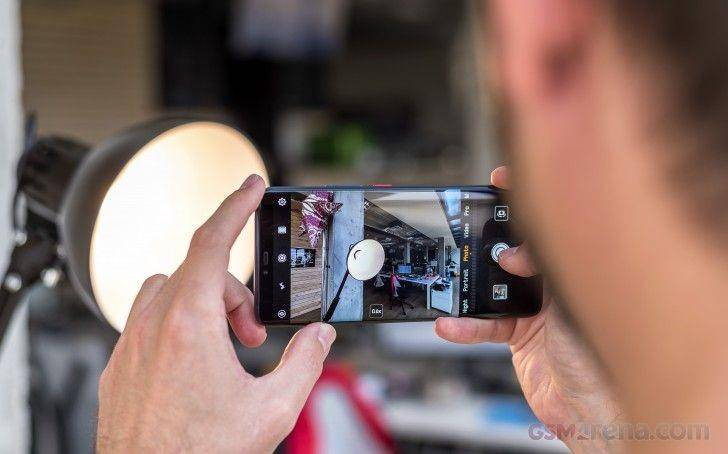 memotret menggunakan Huawei Mate 20 Pro (gsmarena.com)