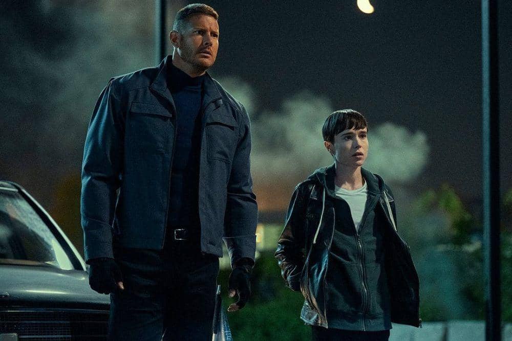 Tom Hopper dan Elliot Page dalam serial The Umbrella Academy Season 3 (dok. Netflix/The Umbrella Academy)