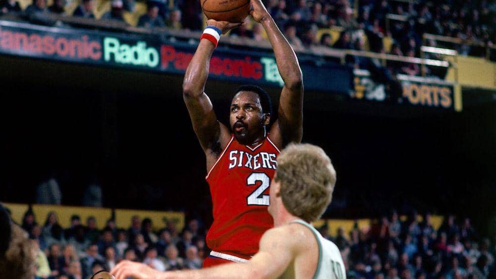 Moses Malone menjadi legenda NBA dengan tiga gelar MVP. (nba.com)