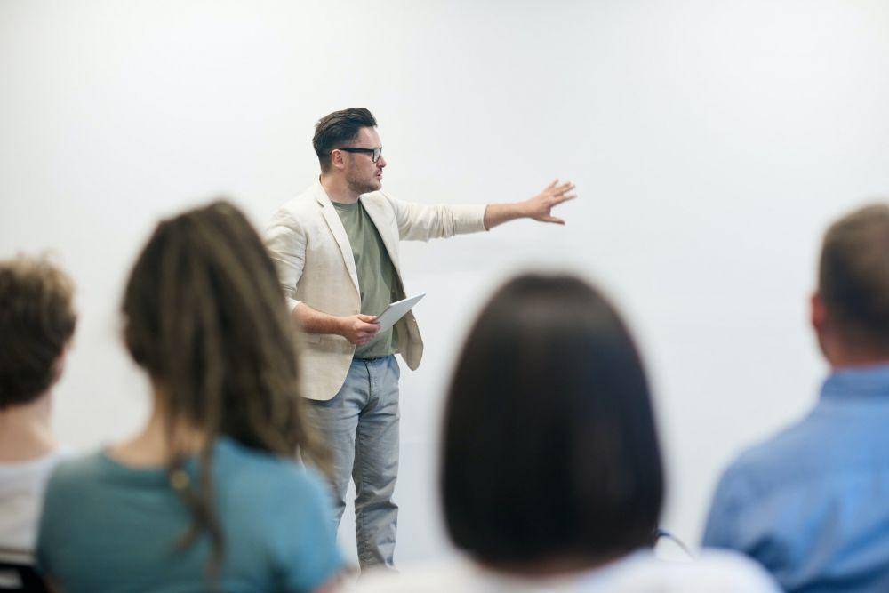 ilustrasi sesi presentasi (pexels.com/fauxels)