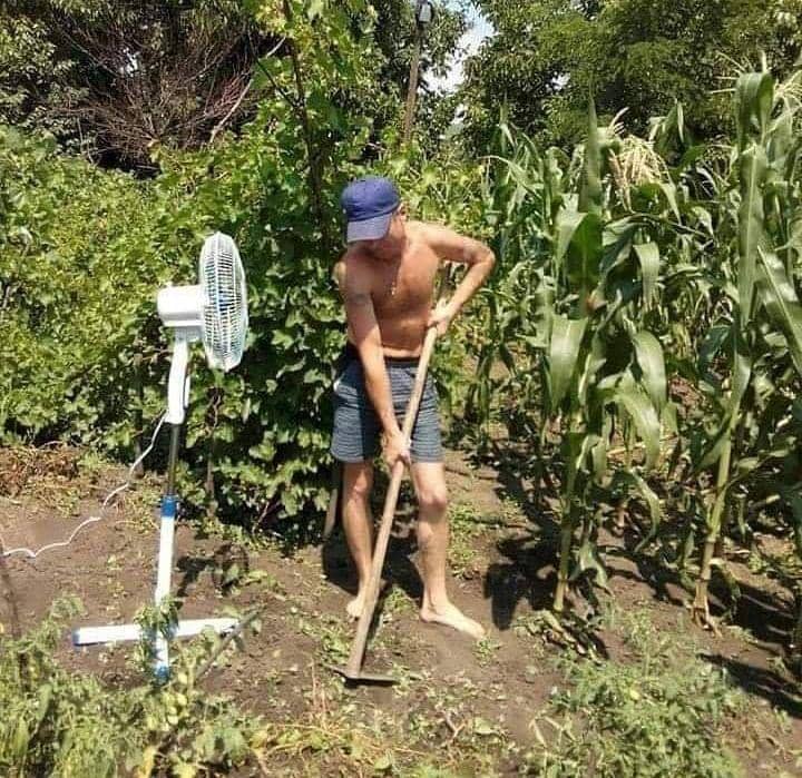 cara nyeleneh mengatasi cuaca panas (instagram.com/redaksiana)