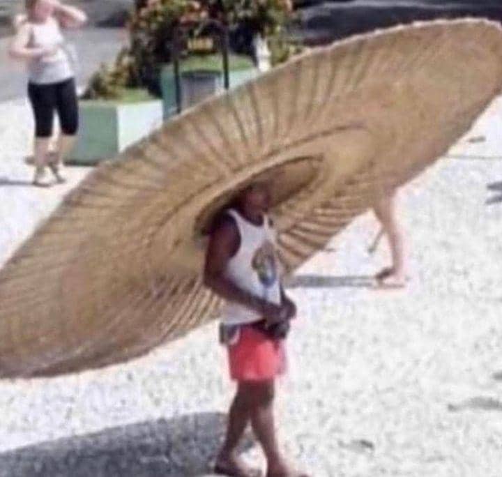 cara nyeleneh mengatasi cuaca panas (instagram.com/nocontextjar)