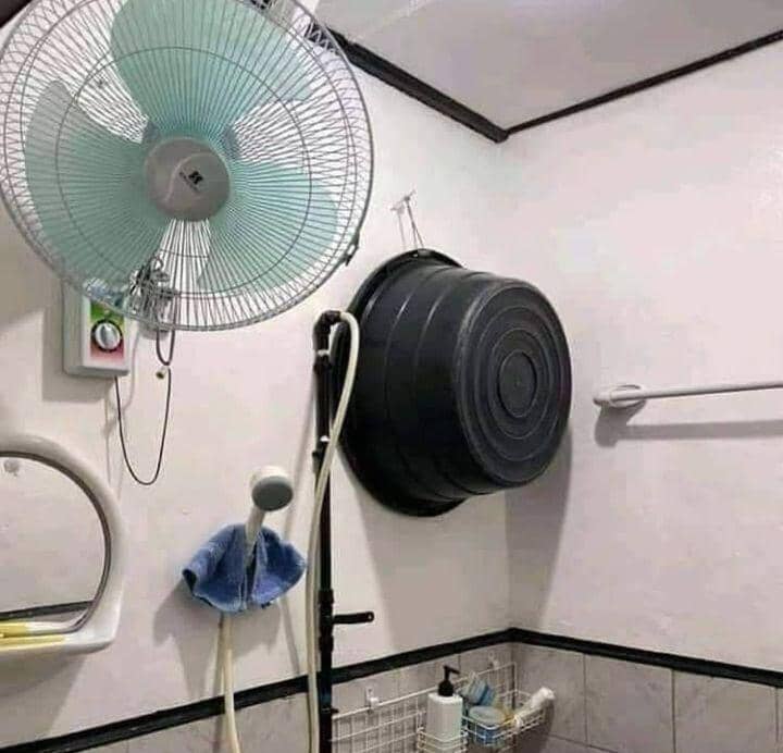 cara nyeleneh mengatasi cuaca panas (instagram.com/humorsantuy)